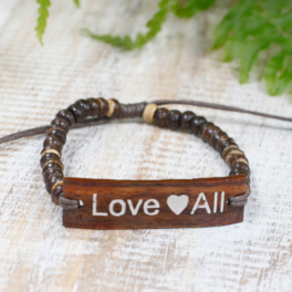 BRACELET AU BOIS  DE NOIX DE COCO SLOGAN LOVE ALL 1 pièce